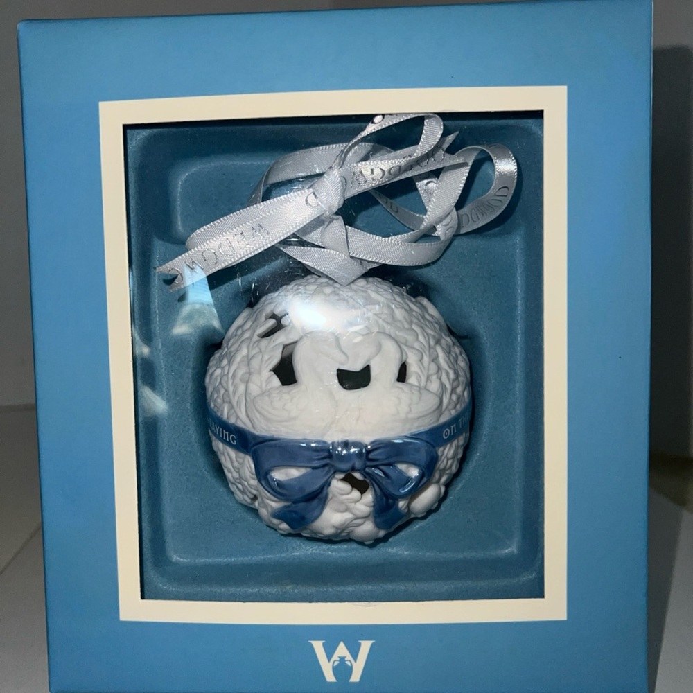 Wedgewood jasperware 12 days of Christmas ornament Six geese a laying with box
